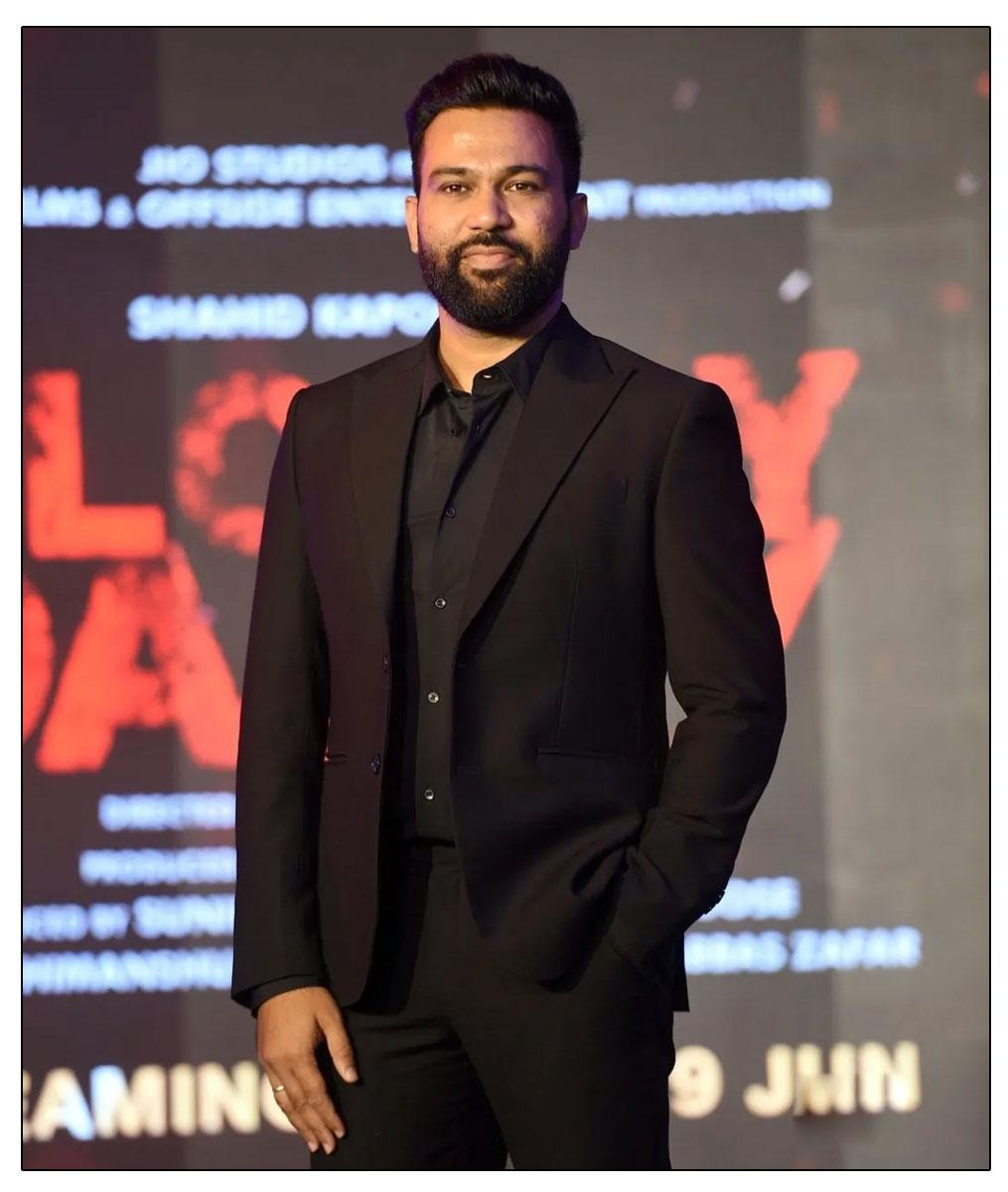 Ali Abbas Zafar To Helm Shah Rukh Khan Pathaan 2
