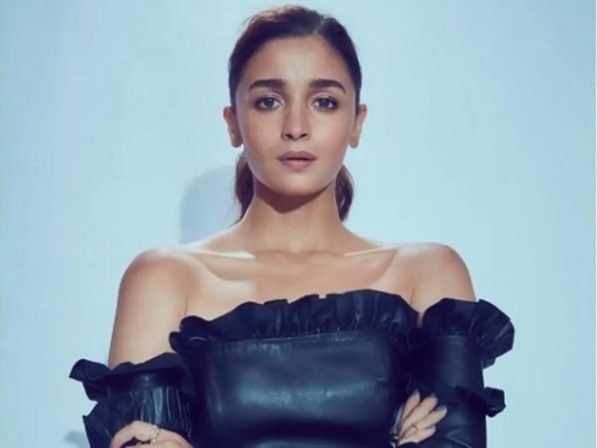 Alia Bhatt calls Paparazzi shameless