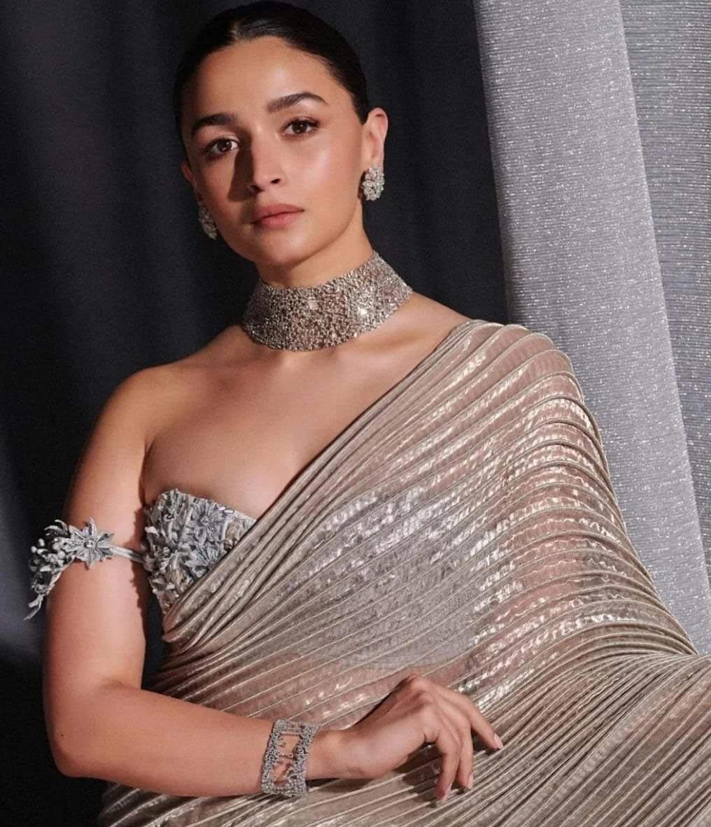 Alia Bhatt gorgeous in a glittery saree