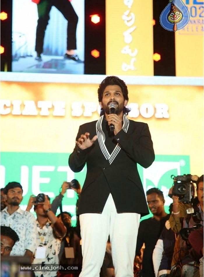 Allu Arjun Emotional: Demands Padma Sri to His Father