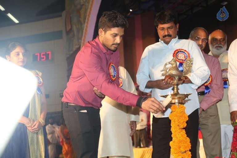 Allu Arjun Injured on 'Sarainodu' Sets!