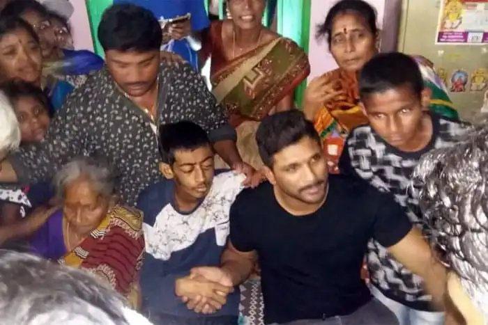 Allu Arjun Great Support to His Fan