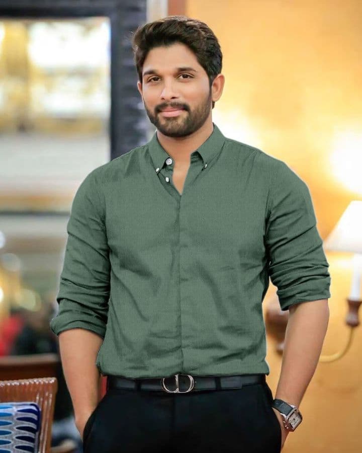 Allu Arjun Family Stands by Sri Tej