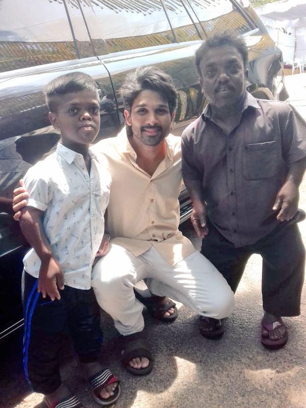 Allu Arjun Stops His Car For Them