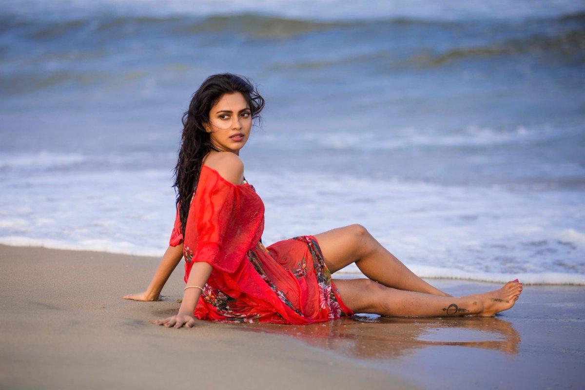 Amala Recalls Bitter Past On Divorce
