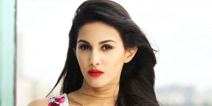 Heroine Faces Virginity Shock
