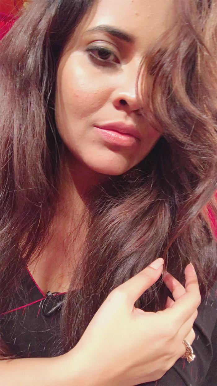 Anasuya Shows Off Those Natural Curls