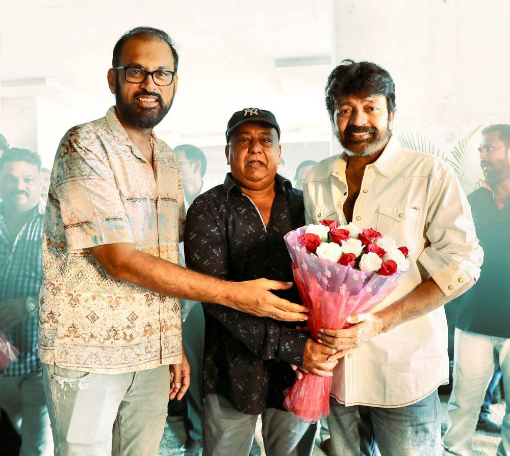 Angry Star Rajasekhar gets Extra Ordinary Man welcome