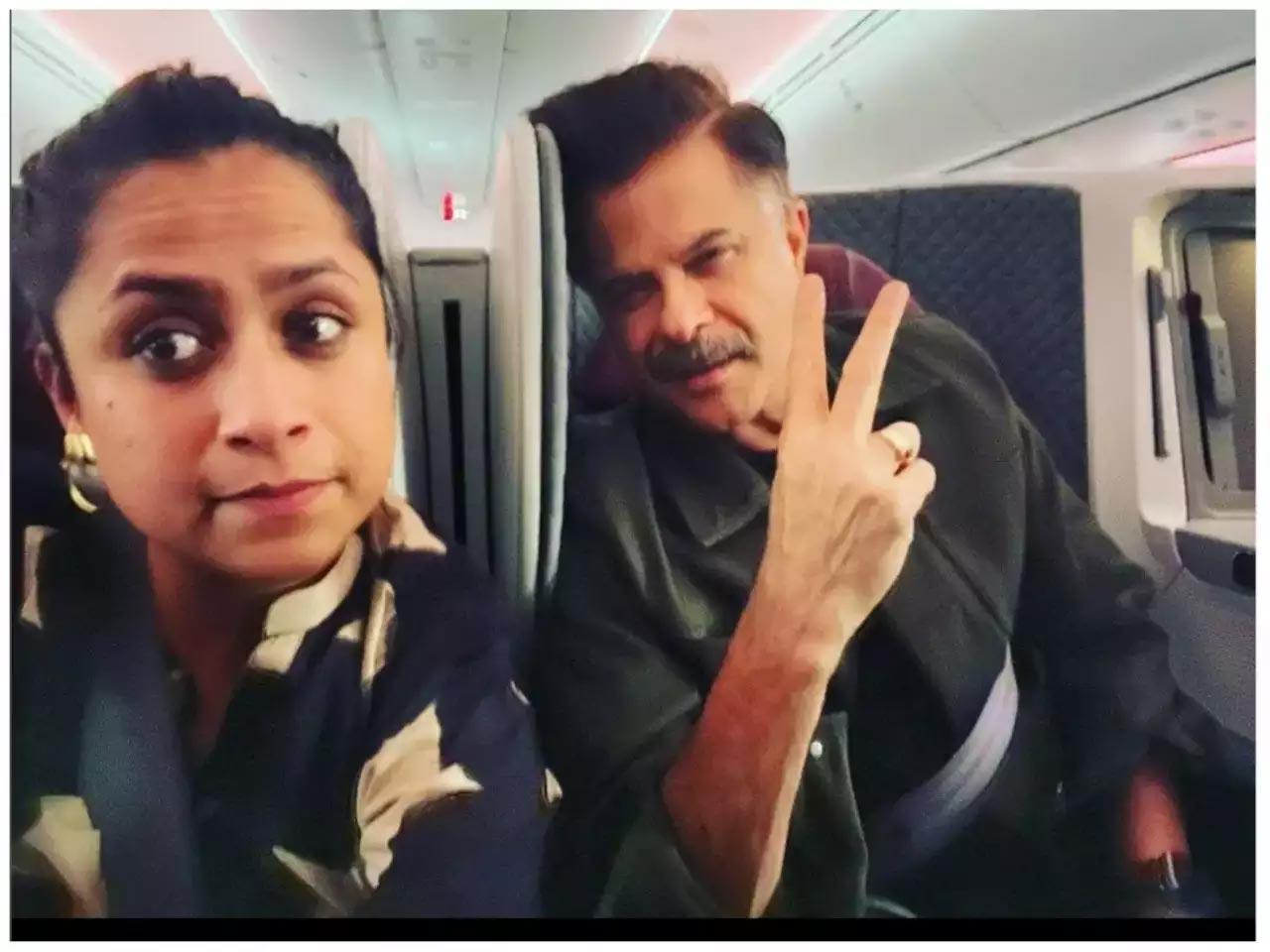 Anil Kapoor helps female passenger flight turbulence