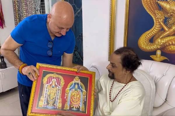 Anupam Kher takes blessings of Keeravani father