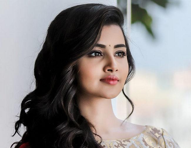 Anupama Shares Eve Teasing Experience