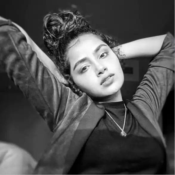 Anupama Parameswaran romance with cards