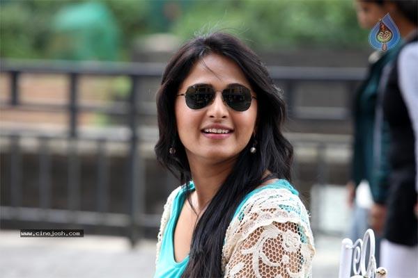 Anushka, A Queen From Her Mother!