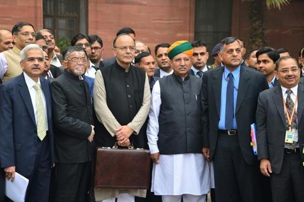 Budget 17-18: Cash Dealing Over 3 Lakh Banned