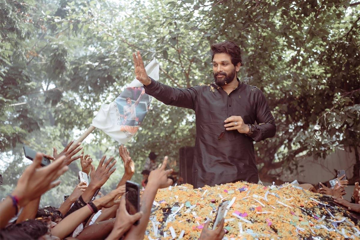 Allu Arjun gets grand welcome at Hyd Airport