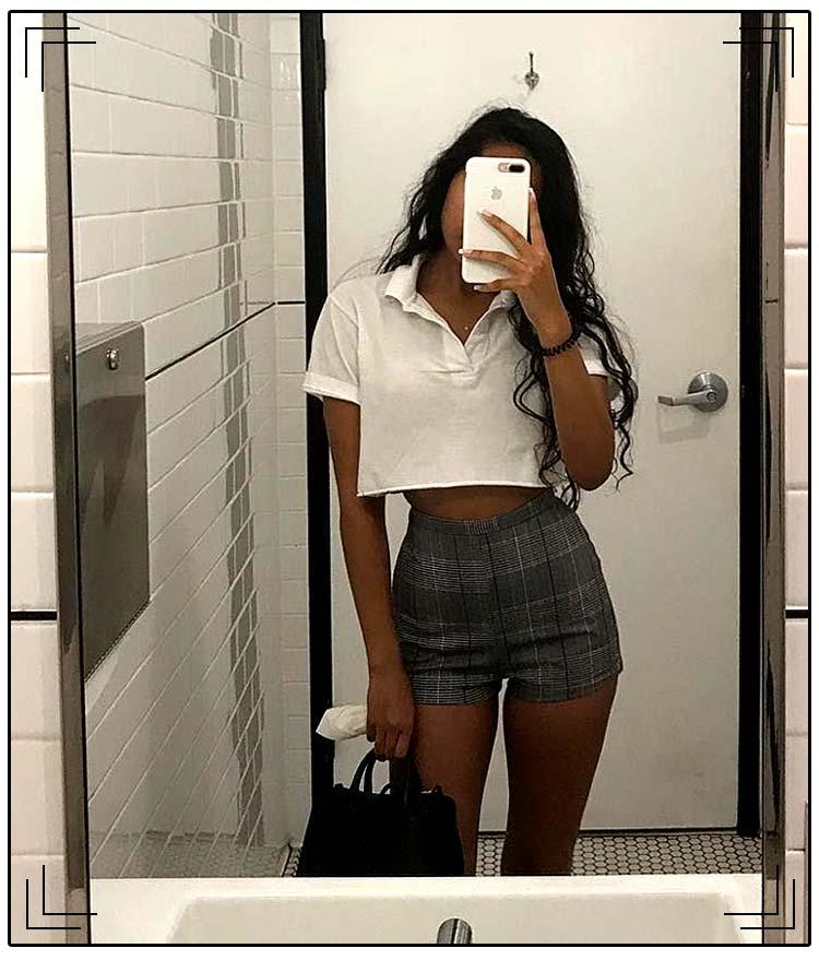 Beauties obsessed with bathroom selfies