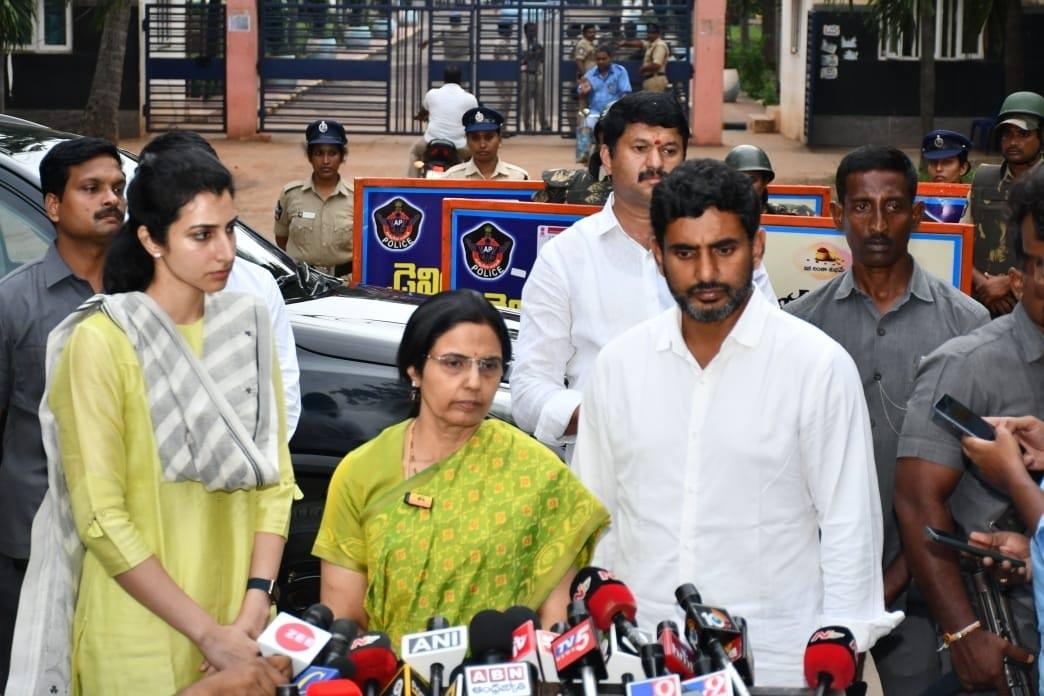 Bhuvaneshwari emotional after meeting CBN