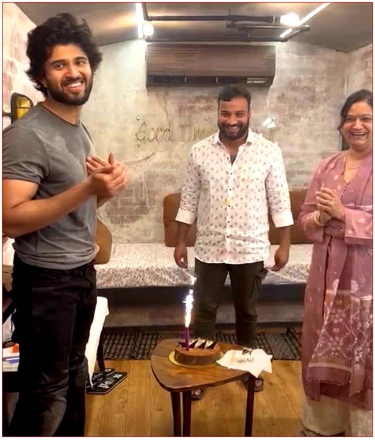 Vijay Devarakonda celebrates his body guard's birthday