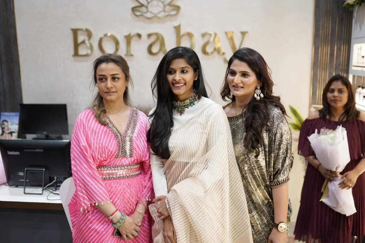 Namrata and others inaugurated BORABAY salon