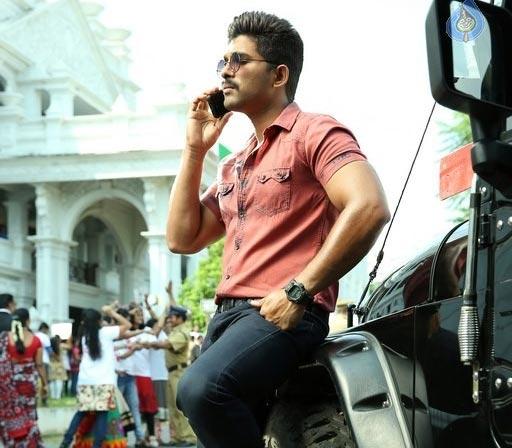 Bunny Waiting For Pawan Kalyan!