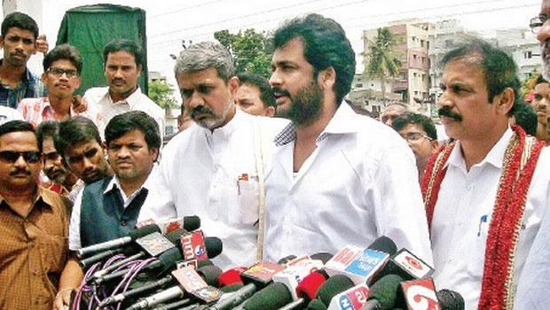 Why Sivaji &amp; Chalasani Failing with Their Agitations?