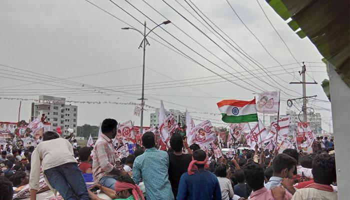 Channel Telecasts TDP Meet, Ignores Pawan Meet