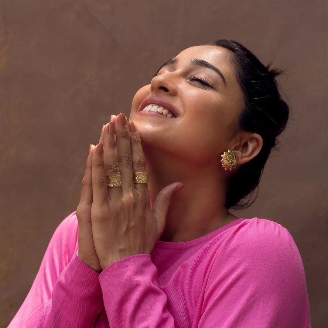 Is she the heroine in Chatrapathi remake?