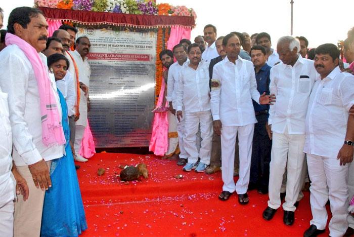 Kakatiya Mega Textile Park will create 75,000 jobs: KCR