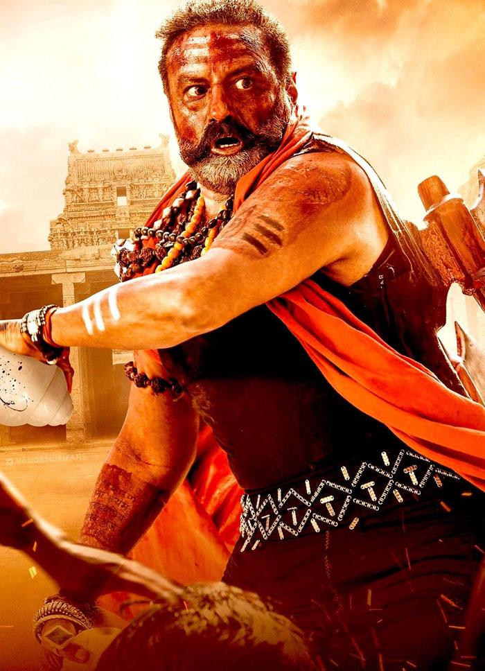 Renowned temple priest 's review of Akhanda