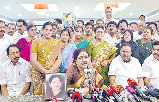 Chinnamma Fires on Panneer, BJP