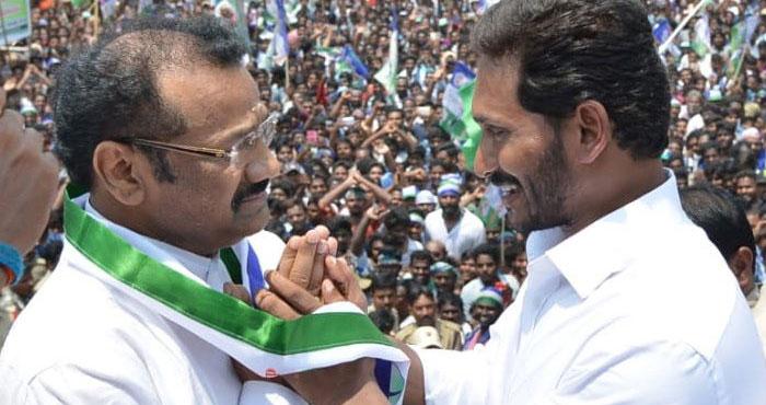 Mohan Babu &amp; Chinnikrishna Same to Same