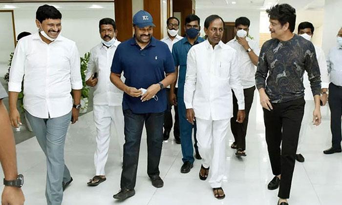 Chiru Gives Jhalak To KCR, Nagarjuna!