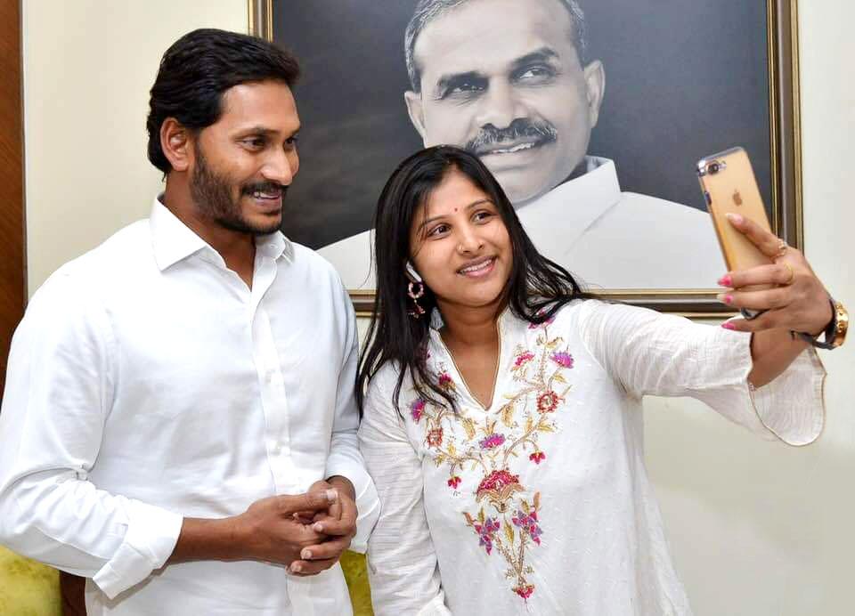 Jagan gave boon to singer Mangli