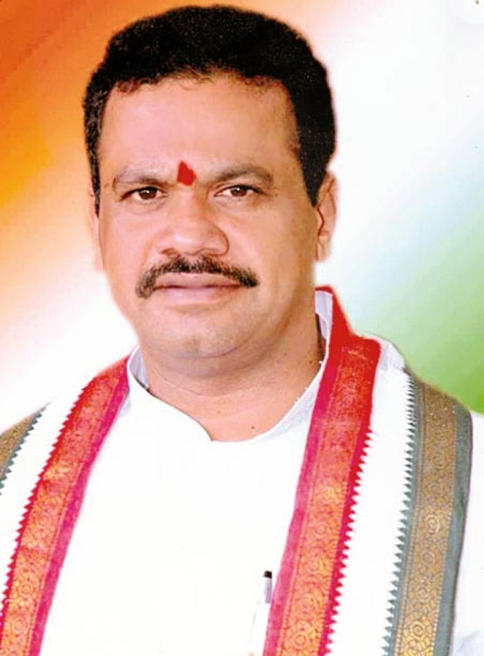 KCR should focus on governance: Komatireddy