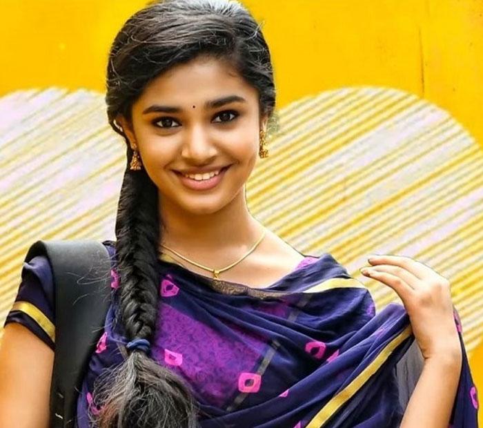 Crazy Debut Heroine Fan of Ram Charan
