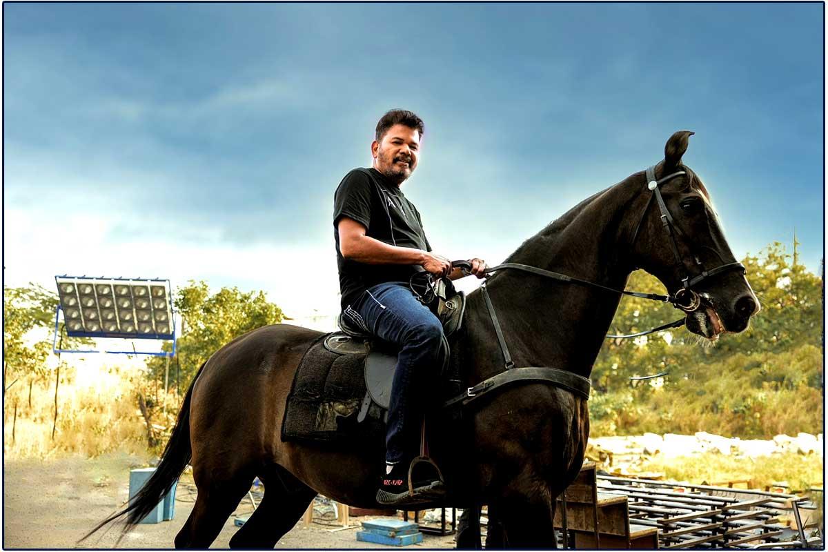 RC15: Shankar surprises with a horse