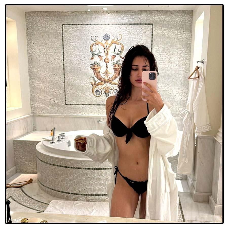 A click from Disha Patani Bathroom