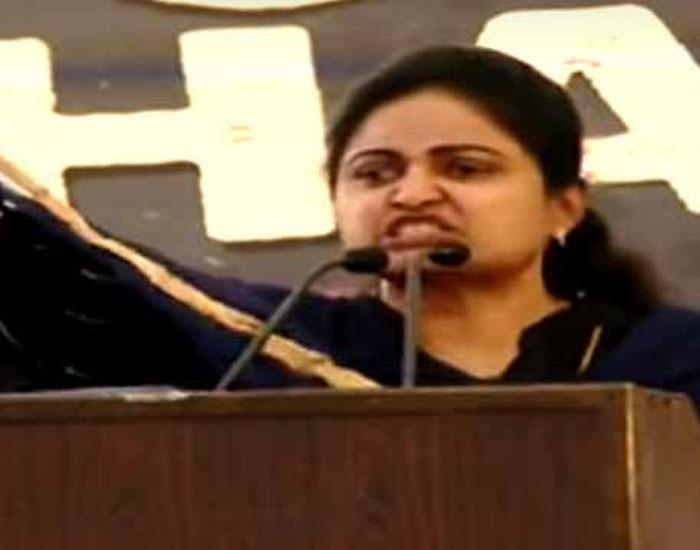 Veteran Heroine Comedy Speech at Naidu Deeksha!