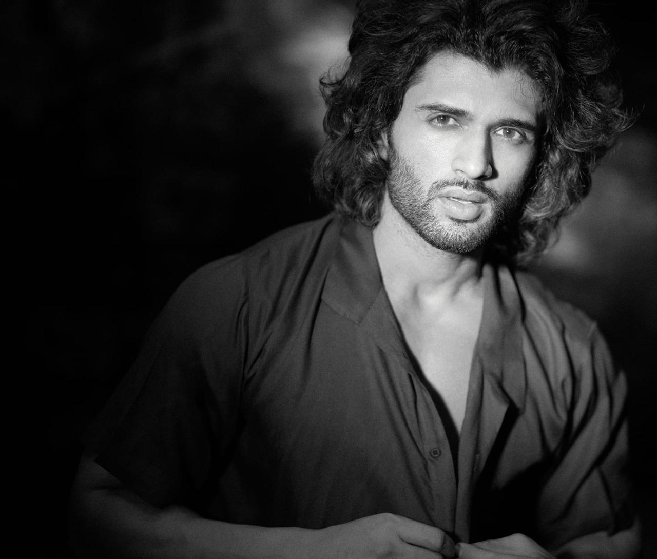 Rowdy Star unbuttons,pierces females' hearts
