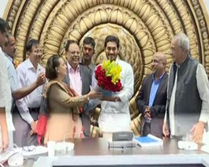 Breaking: GN Rao Committee Supports 3 Capitals to AP