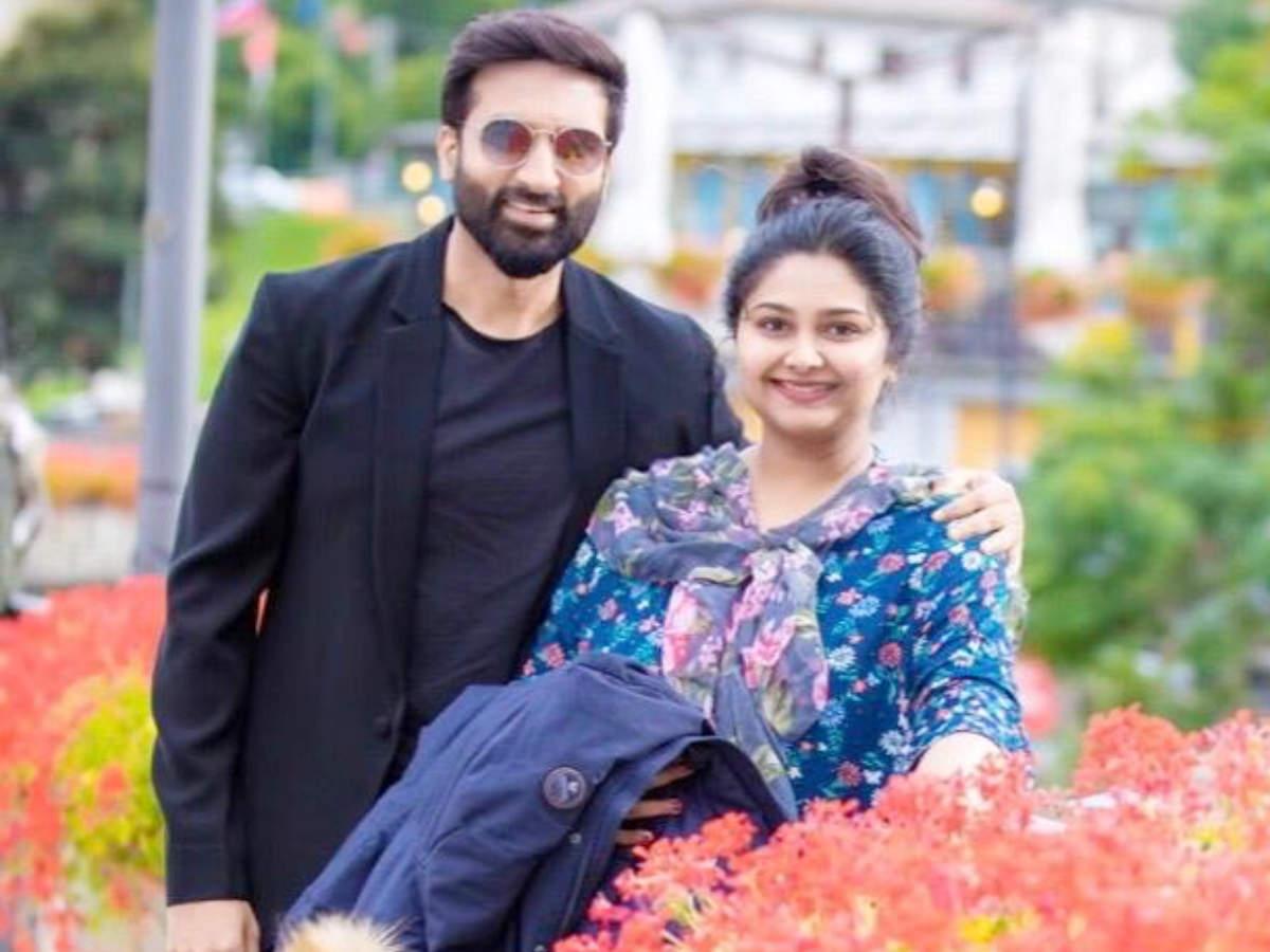 Action Hero's Endearing Note For Wife
