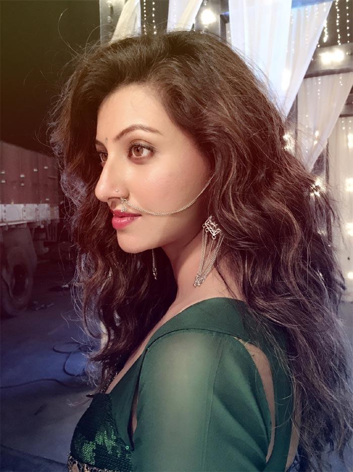 Josh Pic: Hamsa Goes Hot For Kittu!