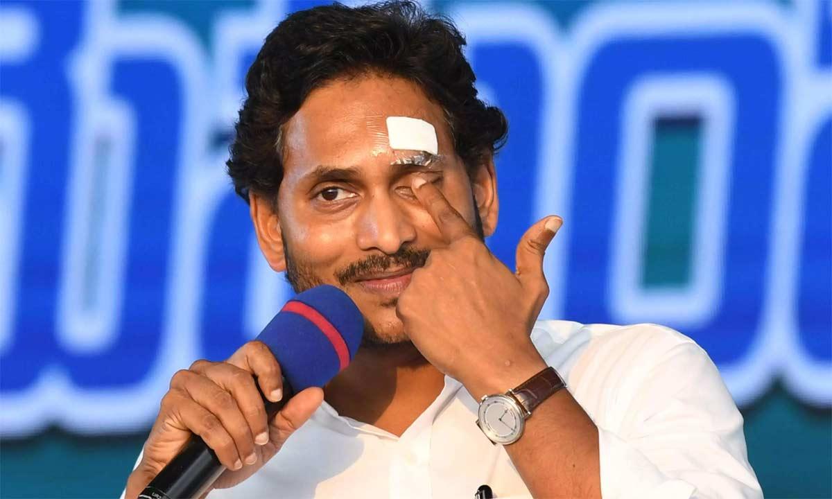 Court notice to Jagan over stone attack