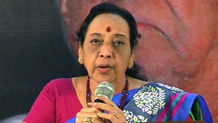 Senior Heroine Exposes Legends