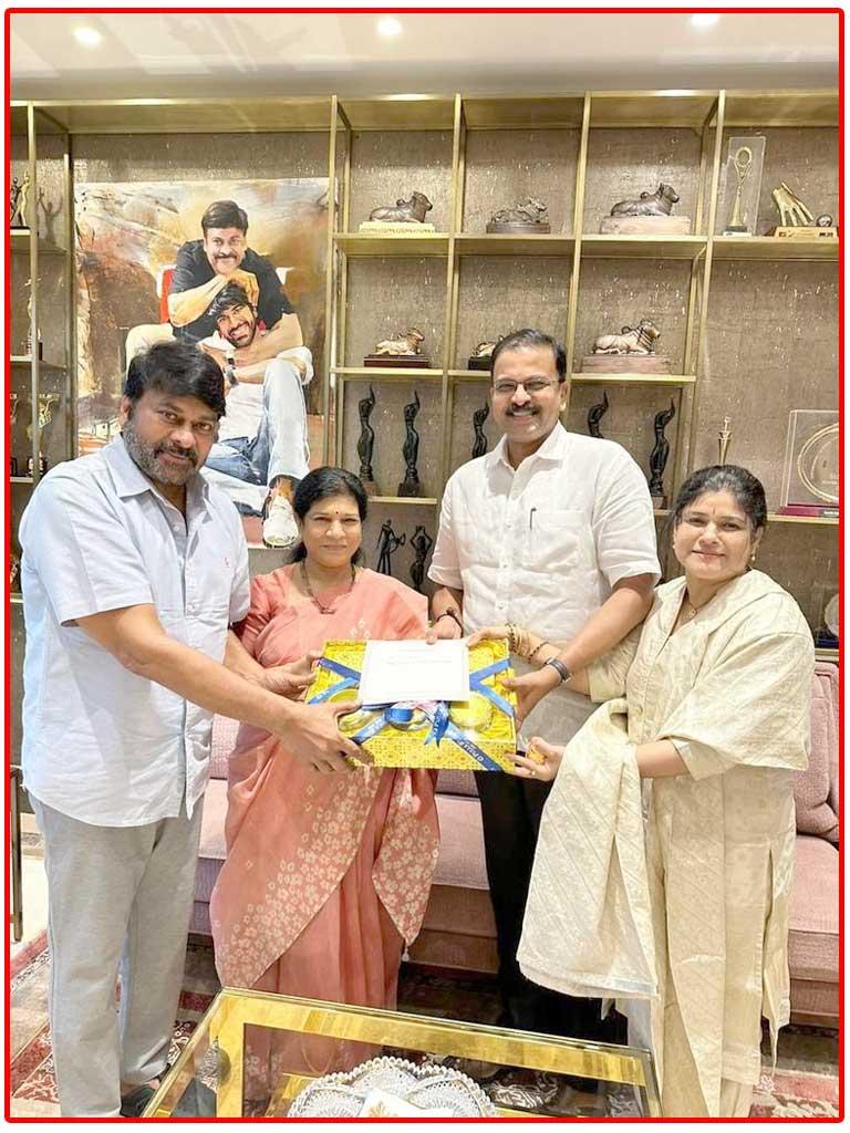 JD Lakshmi Narayana invites Chiranjeevi To His Daughter  Marriage