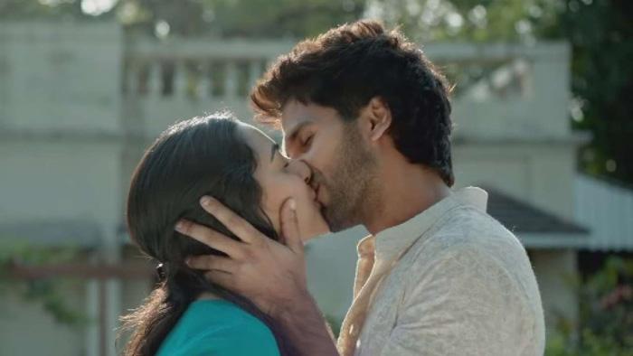 Star Hero Blasts Reporter Over 'Kiss' Enquiry