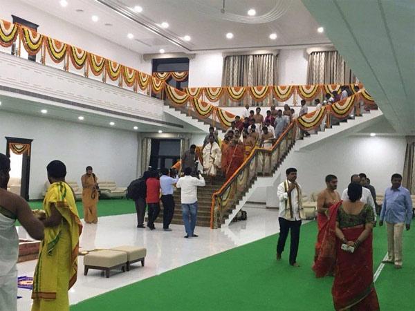 KCR moves in posh residence named Pragati Bhavan