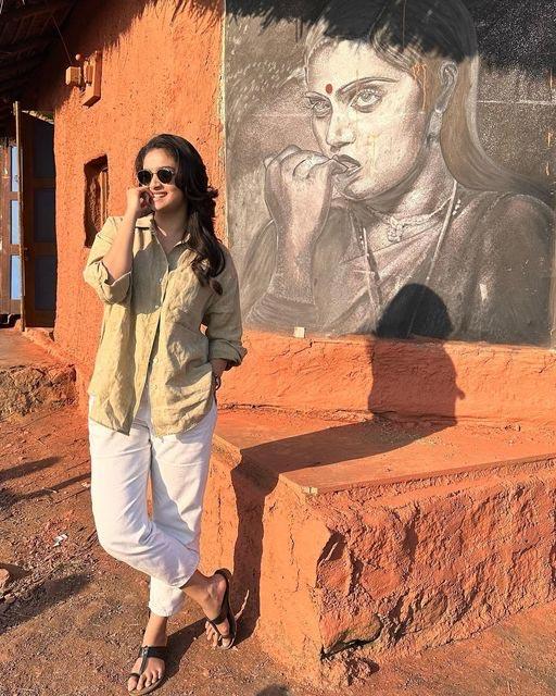 Keerthy Suresh on Silk Bar in Dasara