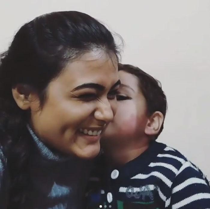 Heroine Gives Real Kisses