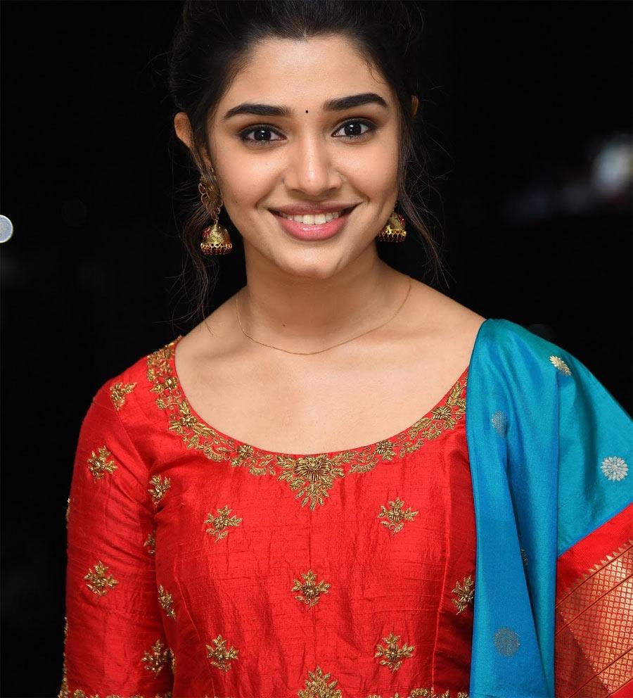 Kriti raves about Vaishnav Tej